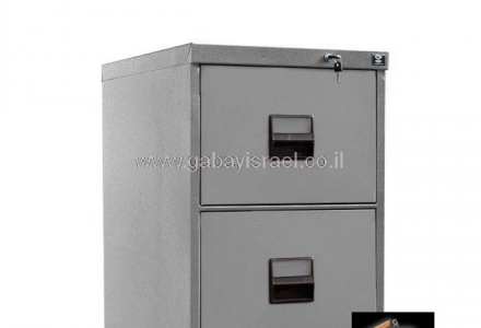 כוננית מתכת במשרד 