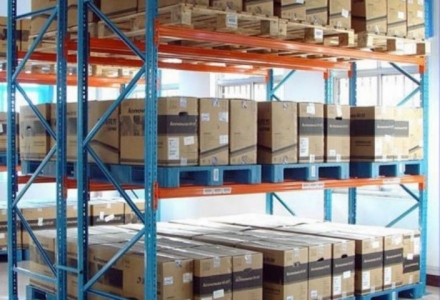 המדריך המקוצר לתכנון מדפים למחסן